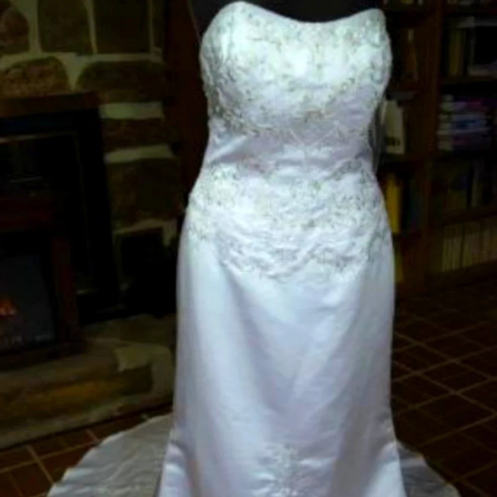 DONATED David's Bridal Trumpet Strapless Satin Ivory Wedding Dress Size 8 - Picture 5 of 14